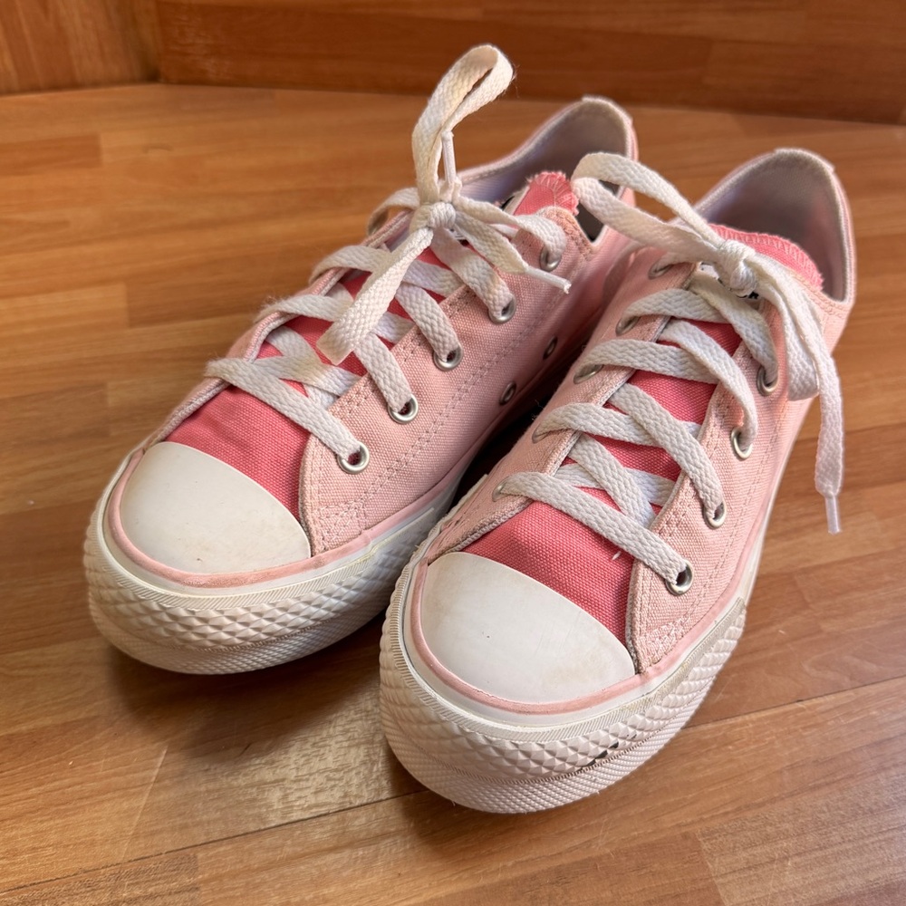 Converse low pink platform sneakers size 2
